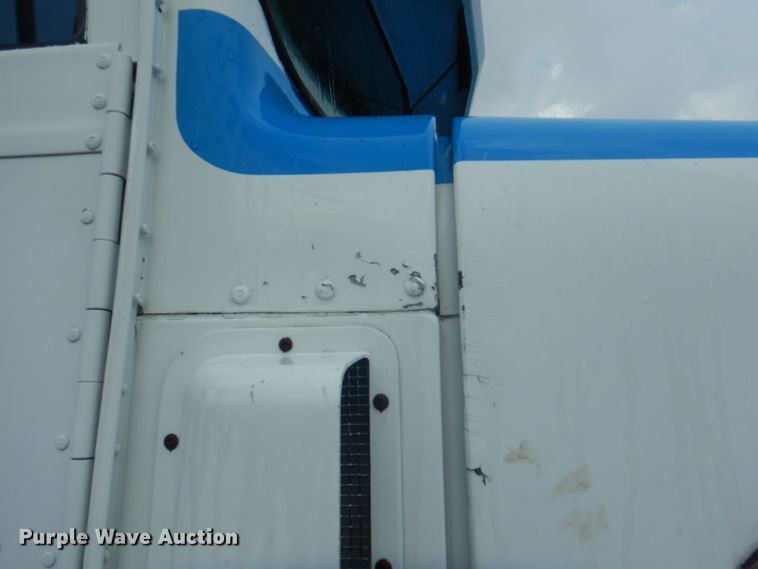 image for item JY9775 1987 International 9370  box truck