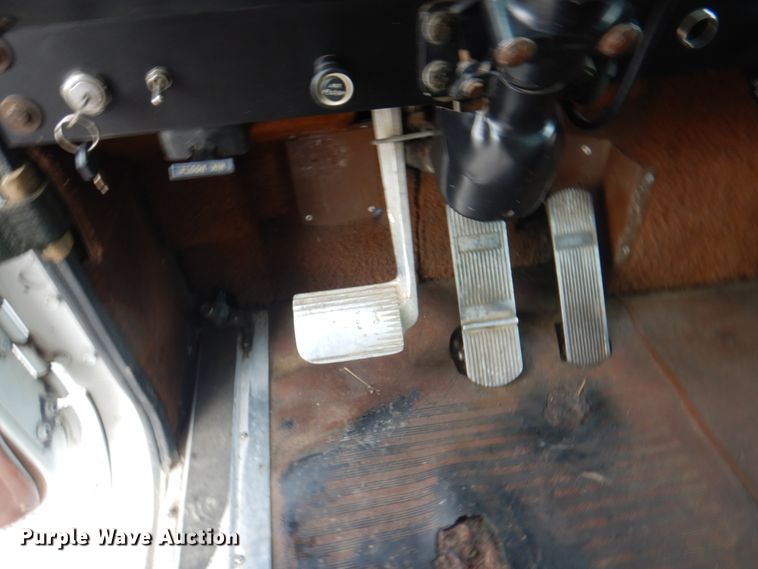 image for item JY9775 1987 International 9370  box truck