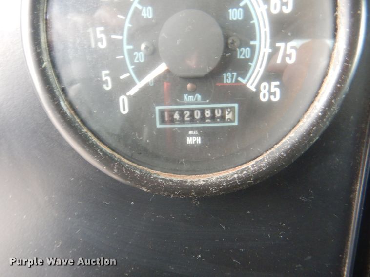 image for item JY9775 1987 International 9370  box truck