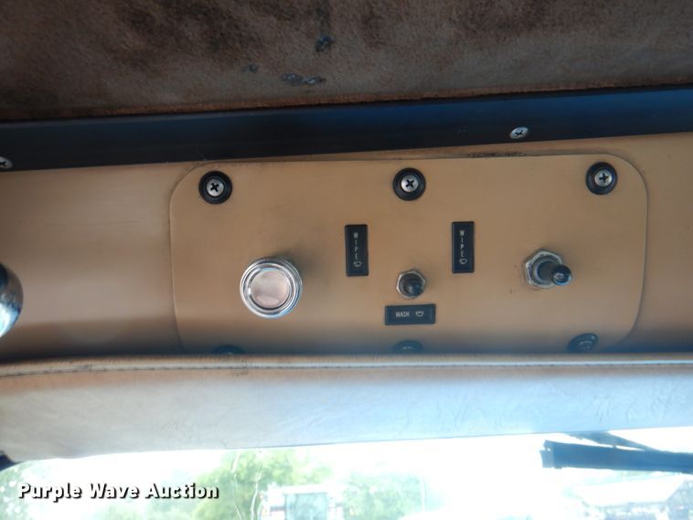 image for item JY9775 1987 International 9370  box truck