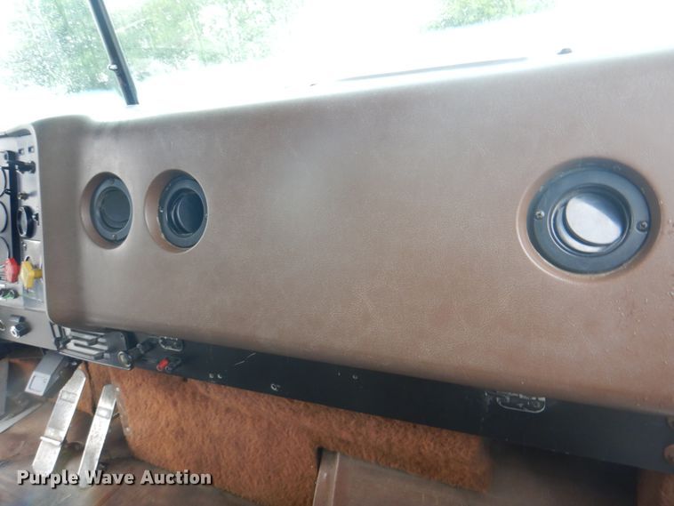 image for item JY9775 1987 International 9370  box truck