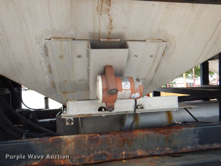 image for item JY9779 2012 Magnolia  trailer with Adams fertilizer tender