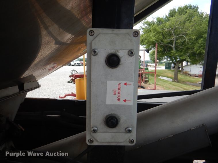 image for item JY9779 2012 Magnolia  trailer with Adams fertilizer tender