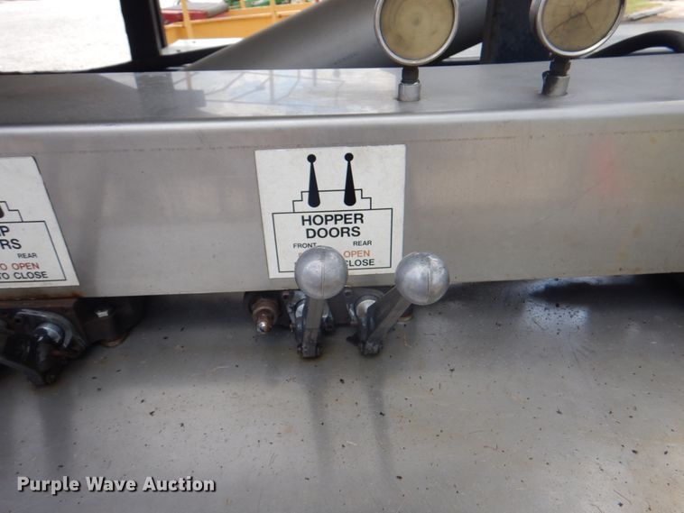 image for item JY9779 2012 Magnolia  trailer with Adams fertilizer tender