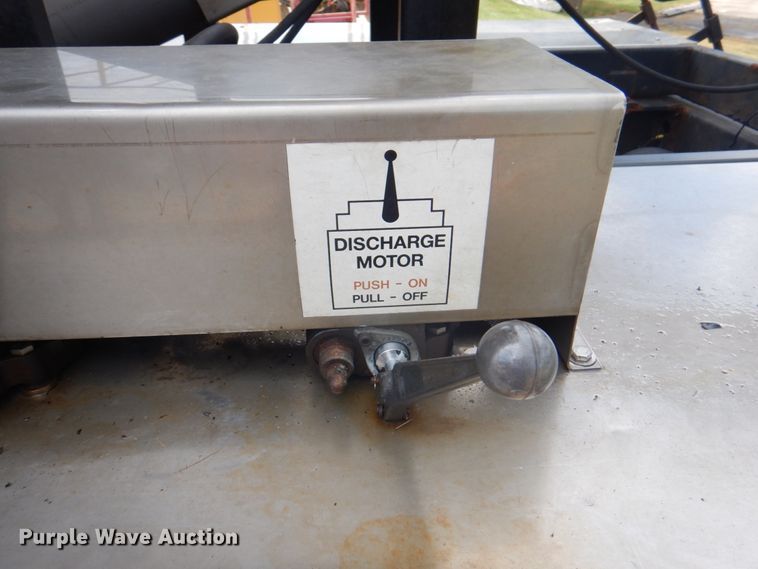 image for item JY9779 2012 Magnolia  trailer with Adams fertilizer tender