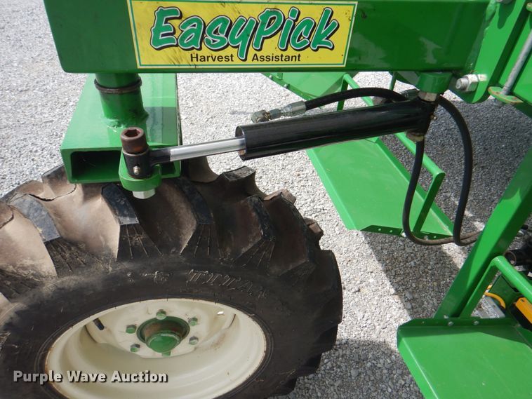 image for item JY9781 Nabers Ag Equipment Easy Pick  harvest assitant