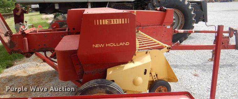 image for item JY9786 1986 New Holland 311  small square baler