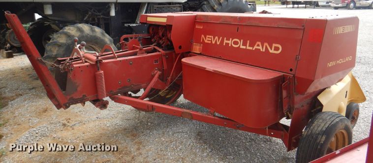 image for item JY9786 1986 New Holland 311  small square baler