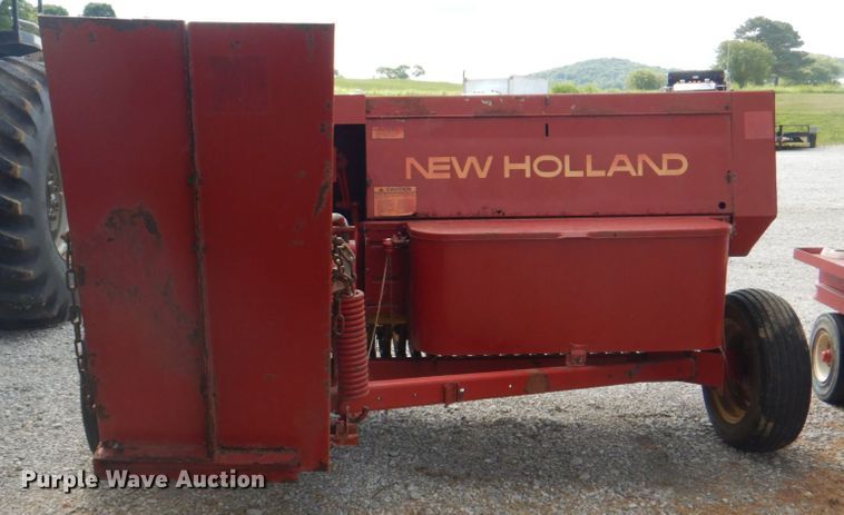 image for item JY9786 1986 New Holland 311  small square baler