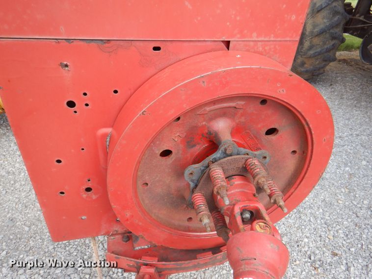 image for item JY9786 1986 New Holland 311  small square baler