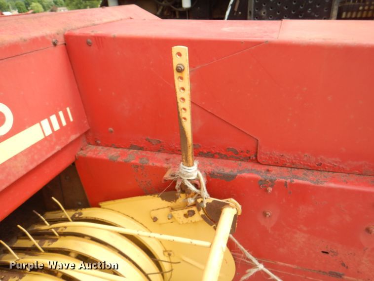 image for item JY9786 1986 New Holland 311  small square baler