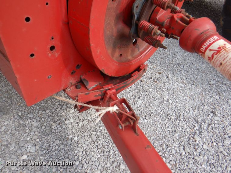 image for item JY9786 1986 New Holland 311  small square baler