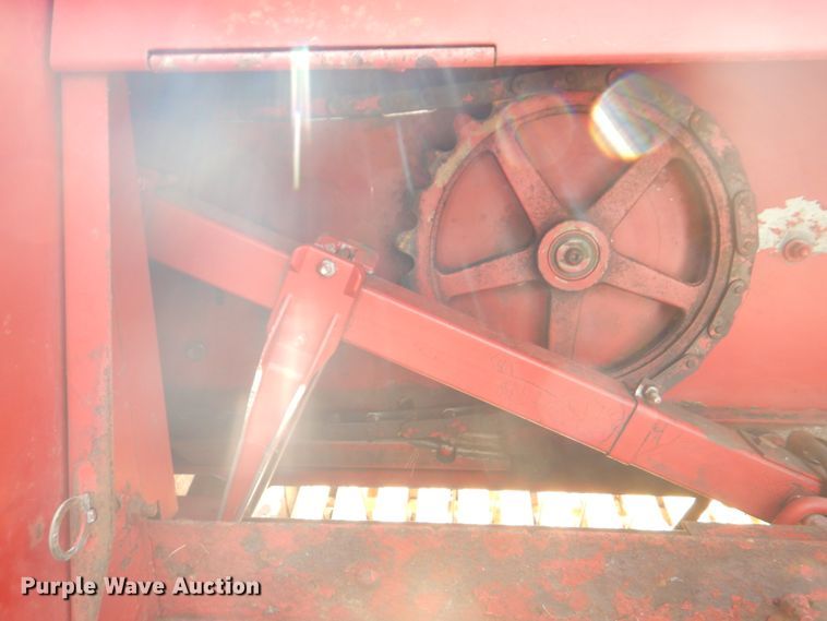 image for item JY9786 1986 New Holland 311  small square baler