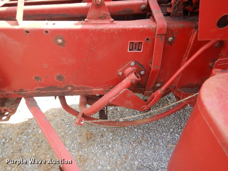 image for item JY9786 1986 New Holland 311  small square baler