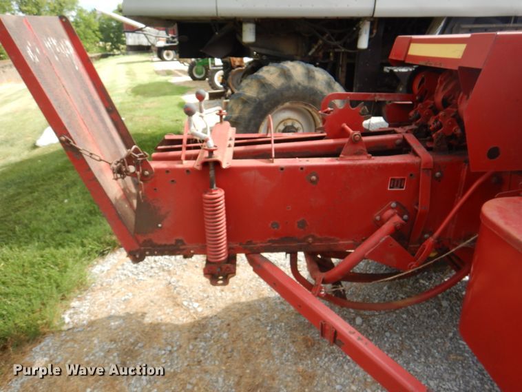 image for item JY9786 1986 New Holland 311  small square baler