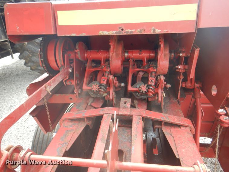 image for item JY9786 1986 New Holland 311  small square baler