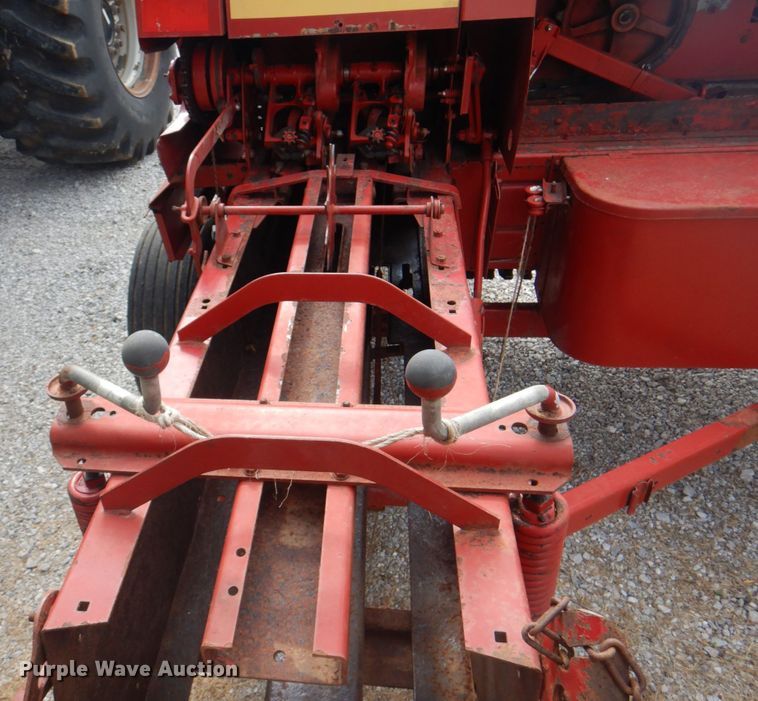 image for item JY9786 1986 New Holland 311  small square baler