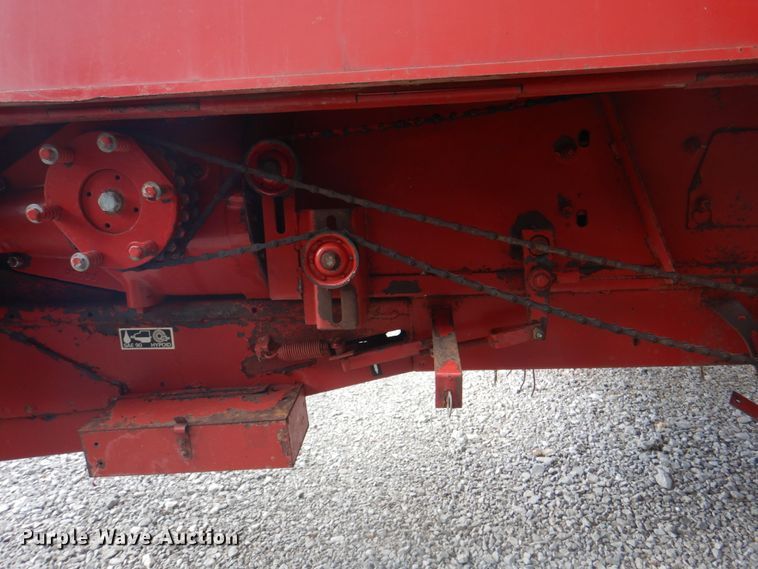 image for item JY9786 1986 New Holland 311  small square baler