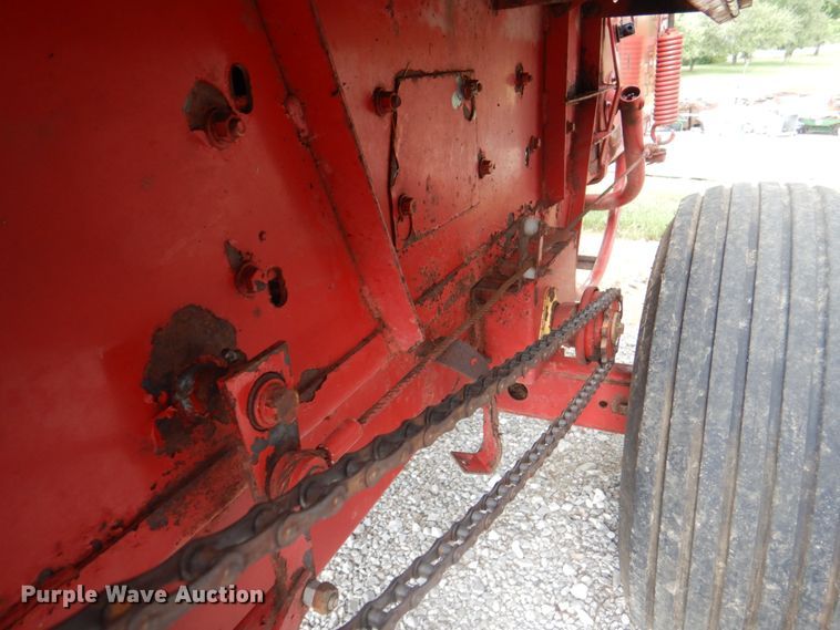 image for item JY9786 1986 New Holland 311  small square baler