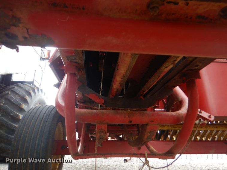 image for item JY9786 1986 New Holland 311  small square baler