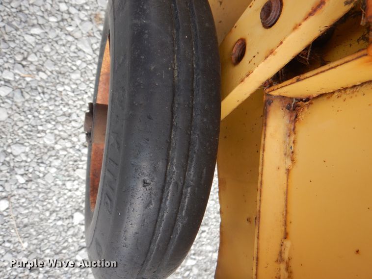 image for item JY9786 1986 New Holland 311  small square baler