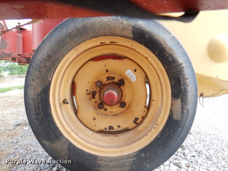 image for item JY9786 1986 New Holland 311  small square baler