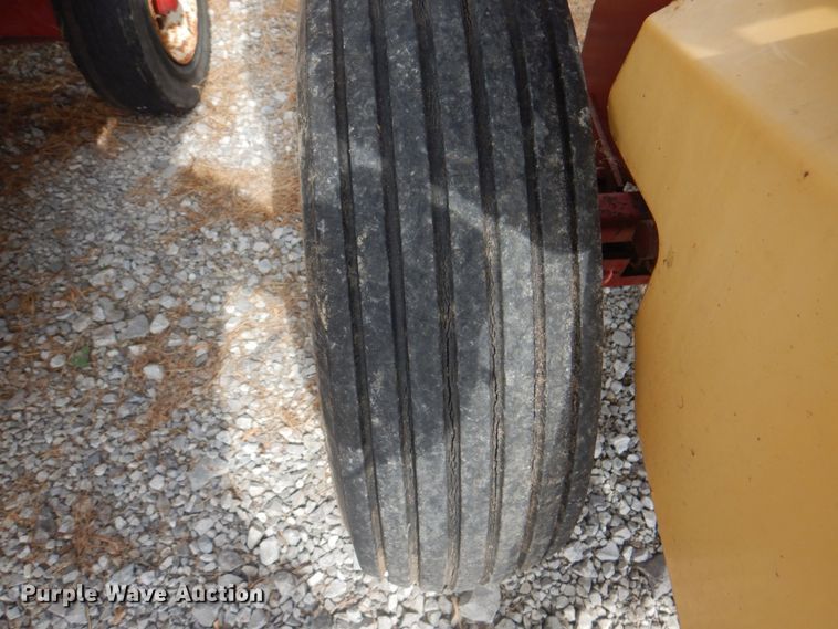 image for item JY9786 1986 New Holland 311  small square baler