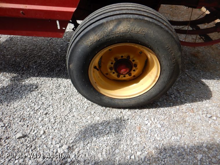 image for item JY9786 1986 New Holland 311  small square baler