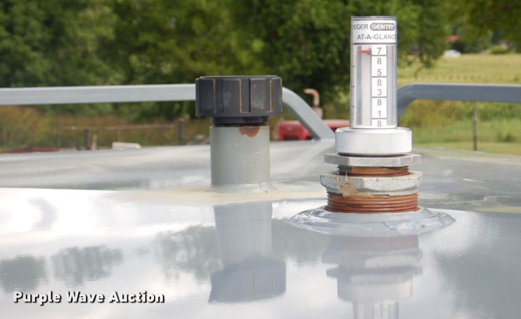 image for item JY9790 2020 Thunder Creek EV750  fuel tank trailer