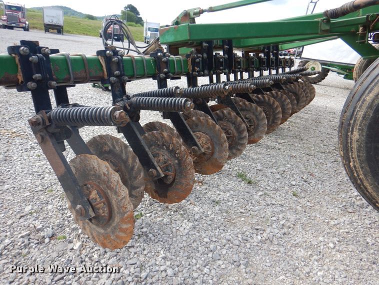 image for item JY9791 Great Plains CHP-1593-33  no-till grain drill