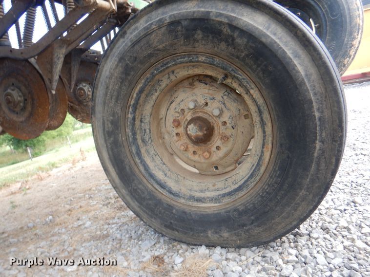 image for item JY9791 Great Plains CHP-1593-33  no-till grain drill