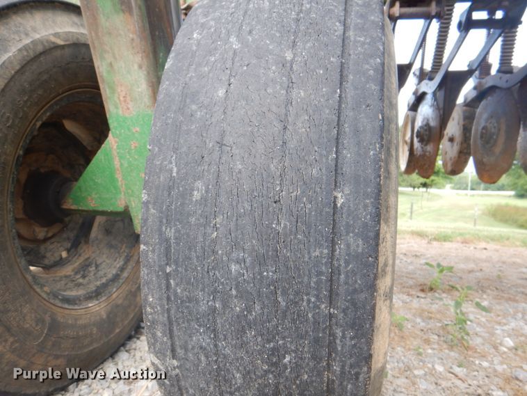 image for item JY9791 Great Plains CHP-1593-33  no-till grain drill