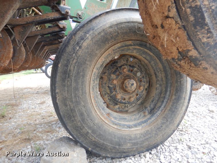 image for item JY9791 Great Plains CHP-1593-33  no-till grain drill