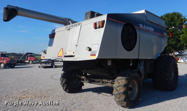 image for item JY9792 2004 Gleaner R65  combine