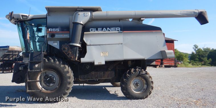 image for item JY9792 2004 Gleaner R65  combine