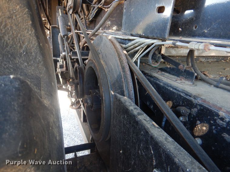 image for item JY9792 2004 Gleaner R65  combine