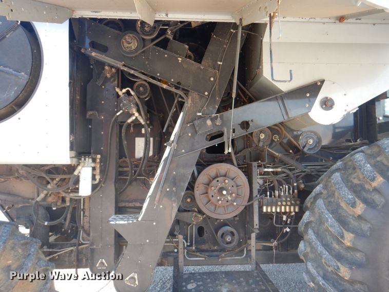 image for item JY9792 2004 Gleaner R65  combine