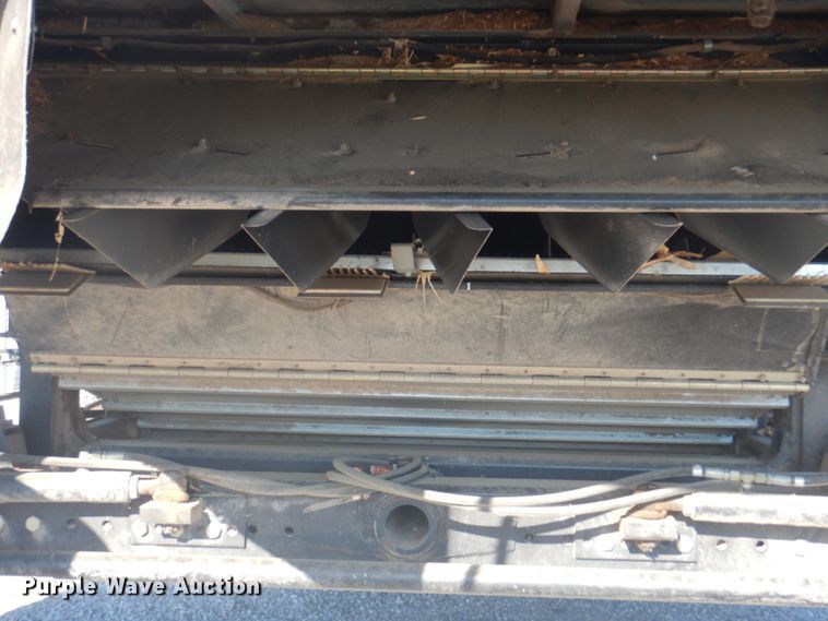 image for item JY9792 2004 Gleaner R65  combine