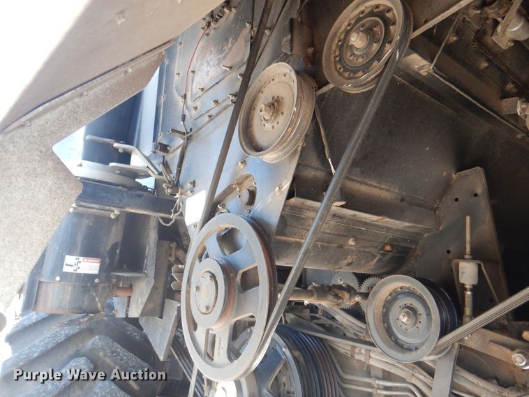 image for item JY9792 2004 Gleaner R65  combine