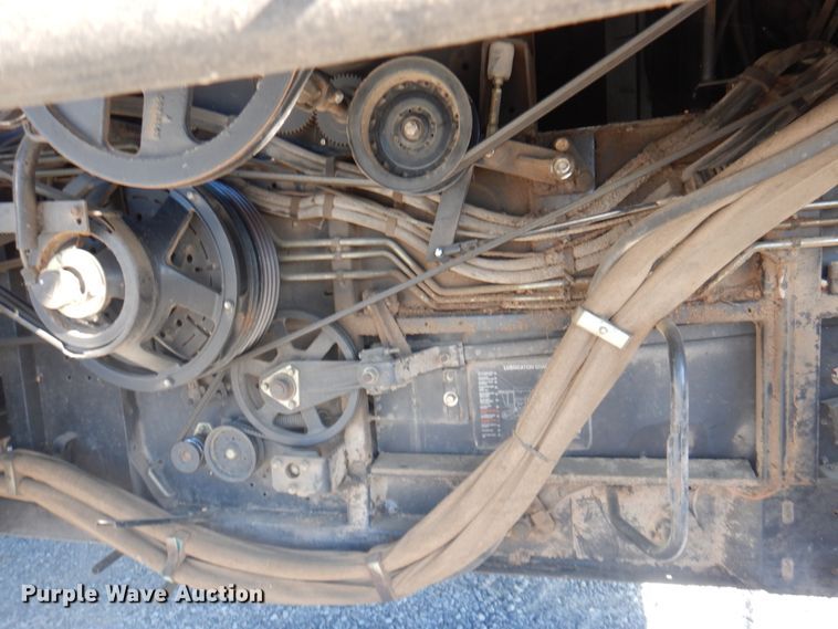 image for item JY9792 2004 Gleaner R65  combine