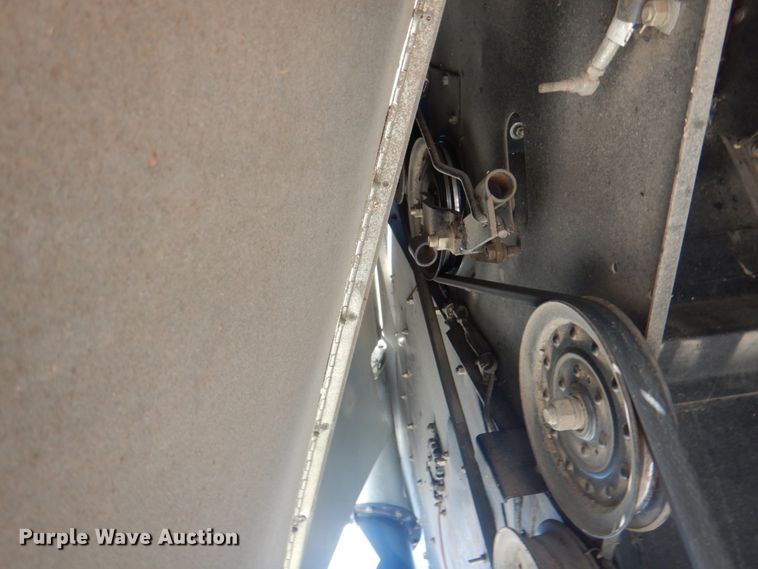 image for item JY9792 2004 Gleaner R65  combine