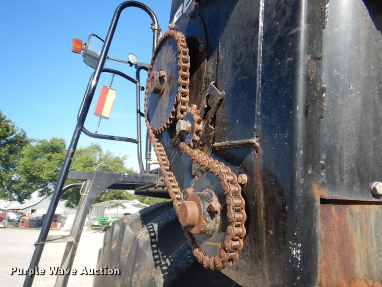 image for item JY9792 2004 Gleaner R65  combine