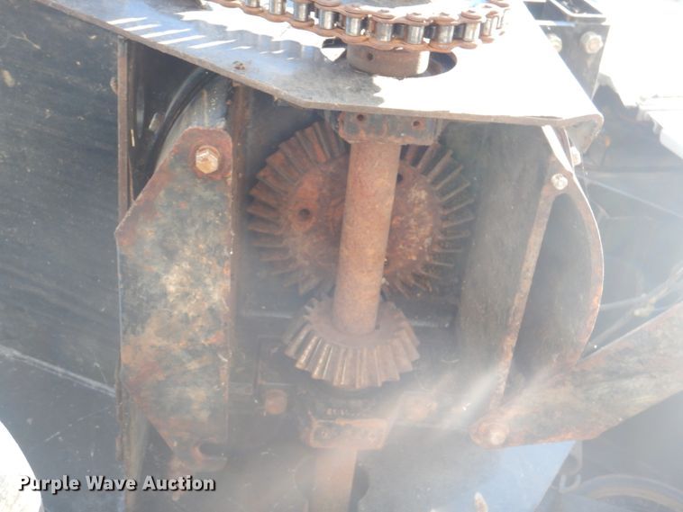 image for item JY9792 2004 Gleaner R65  combine