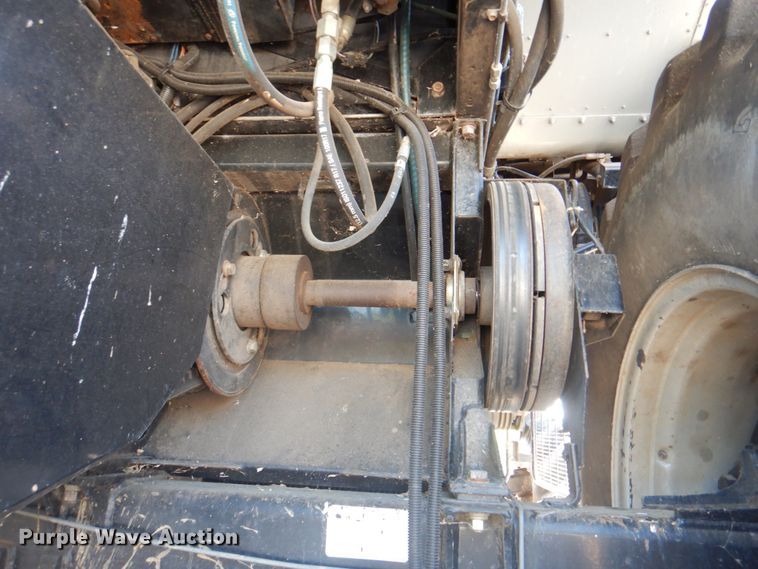 image for item JY9792 2004 Gleaner R65  combine