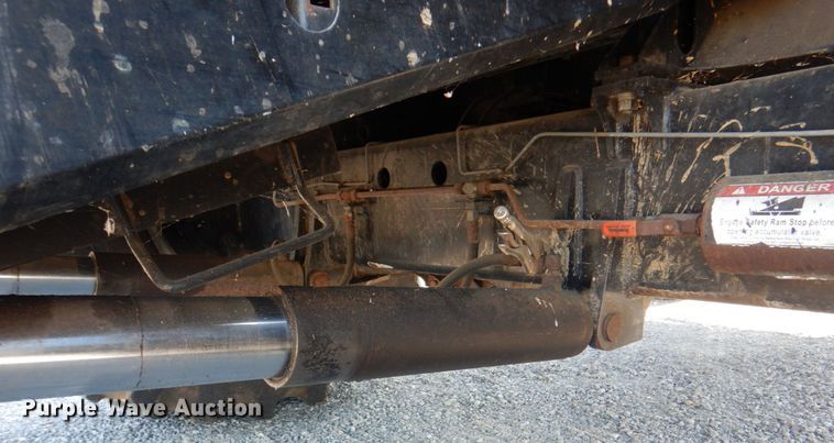 image for item JY9792 2004 Gleaner R65  combine