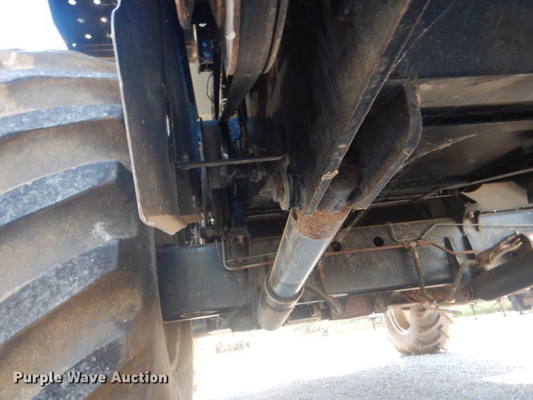 image for item JY9792 2004 Gleaner R65  combine