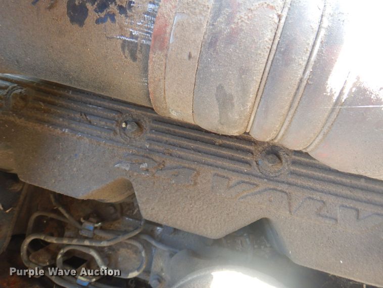 image for item JY9792 2004 Gleaner R65  combine