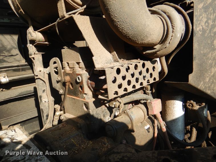 image for item JY9792 2004 Gleaner R65  combine