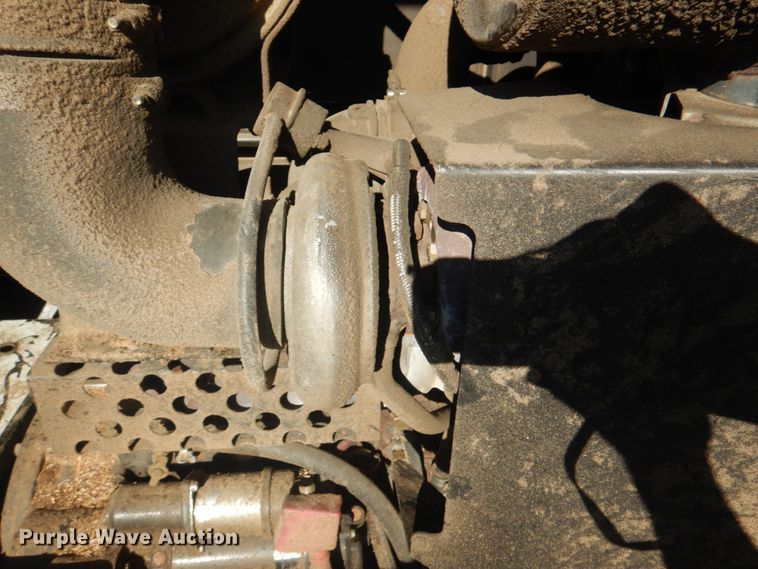 image for item JY9792 2004 Gleaner R65  combine