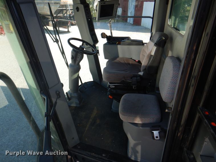 image for item JY9792 2004 Gleaner R65  combine